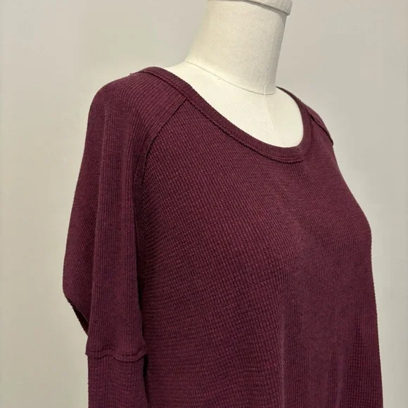 Aritzia TNA Alder Thermal Long Sleeve Waffle Knit Relaxed Fit Top Burgundy Small - Picture 9 of 16